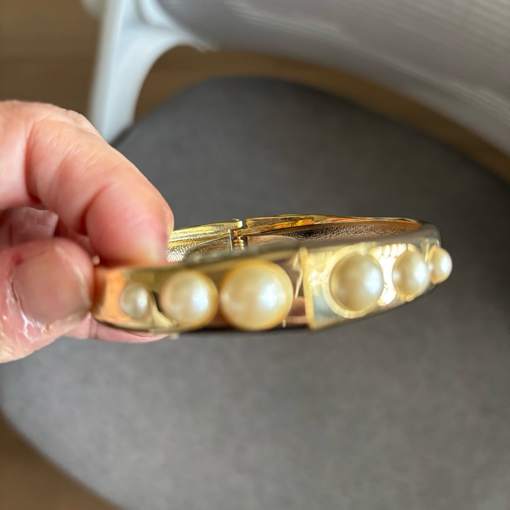 Faux pearl and gold clamper bracelet
